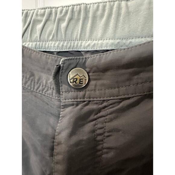 REI Outdoor Hiking Adjustable Cargo Pants Women 16 Petite Travel Convertible Zip - Picture 9 of 16